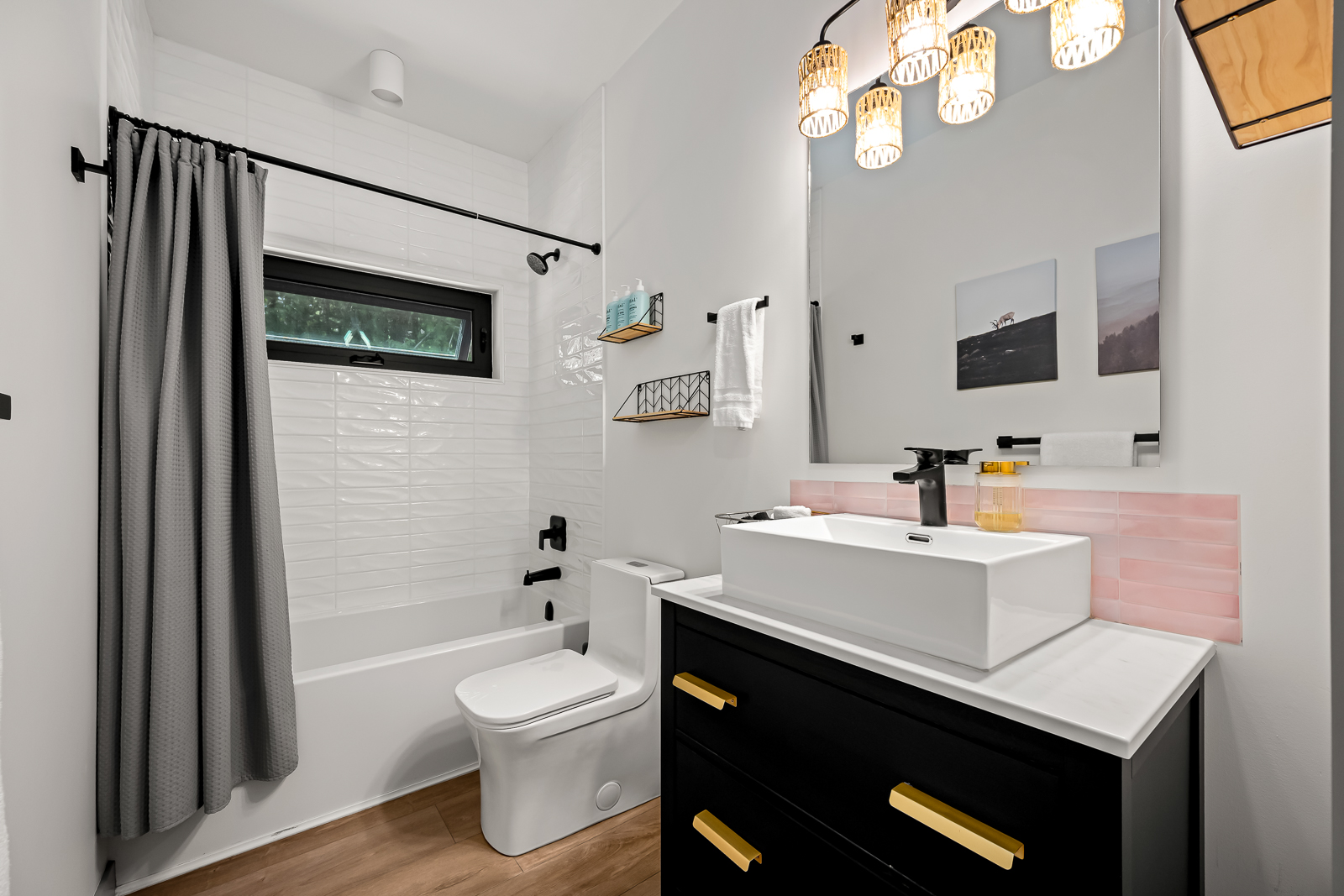 Guest house second bathroom